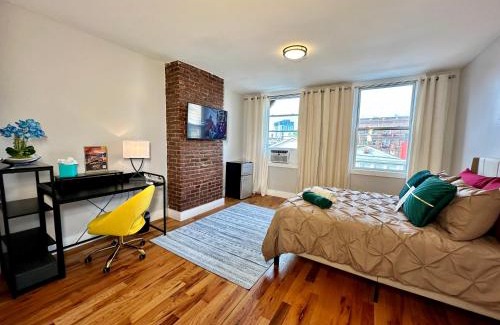 McGinley Square House | Hotel-Style, No Host, Professionally Managed ID265
