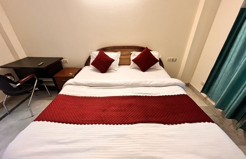 Sector 14 Hotel | Hotel Sunshine