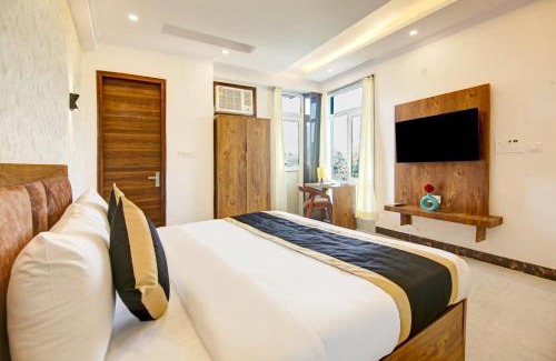Vaishali Hotel | Hotel The Emporio Grand 5 Mints walking from Vaishali Metro Station