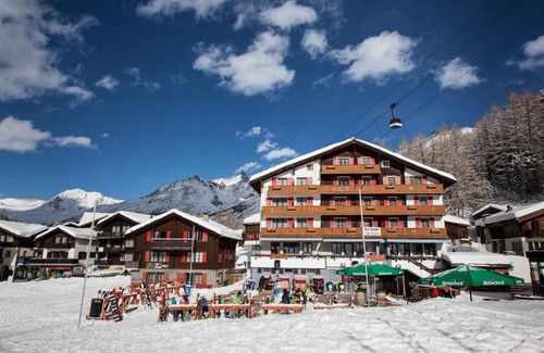 Saas-Fee Hotel | Hotel THE LARIX ski-in ski-out
