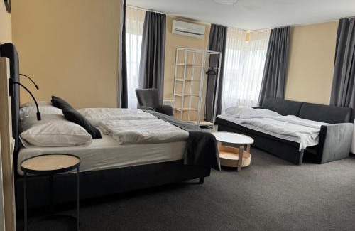 Pruhonice Hotel | Hotel Tulipan Pruhonice