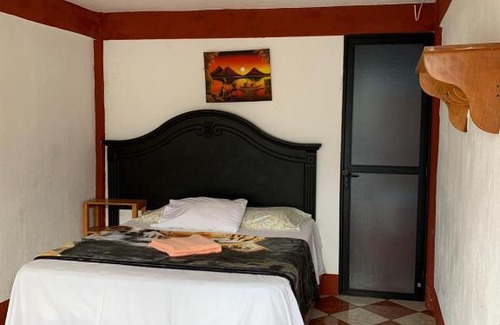 San Pedro La Laguna Hotel | Hotel Villa del Lago, Gladys