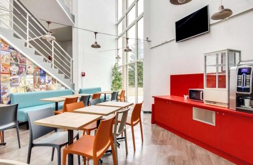 Bourges Hotel | HotelF1 Bourges Le Subdray