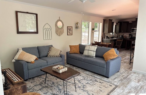 Eudora House | HOTELS R BORING! Minutes to SBU! 2b-2b!. Explore acres, bluffs, creek, trails!