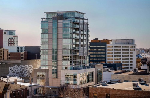 Iowa City Hotel | Hotelvetro Iowa City, Tapestry Collection By Hilton