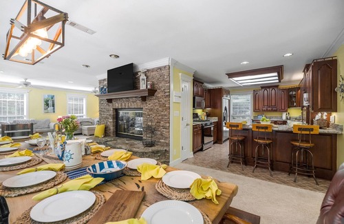 Smithville House | HotTUB 5 KINGs Sauna Kayaks Arcade Sleeps 17 Lake+Beachy Area