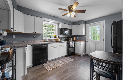 Linden House | π₯ Hottub + π friendly + ποΈ view + Skyline Dr + Wineries