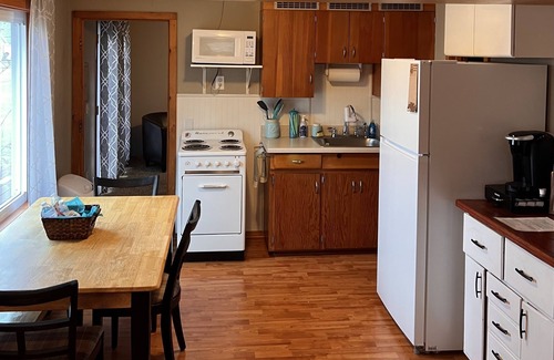Prudenville Cottage | Houghton Hideaway with lake access and views