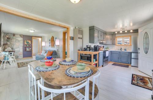 Houghton Lake House | Houghton Lake Cottage with Patio Walk to Waterfront