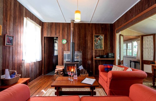 Mount Glorious House | House ∙ 1 bedroom ∙ 4 guests