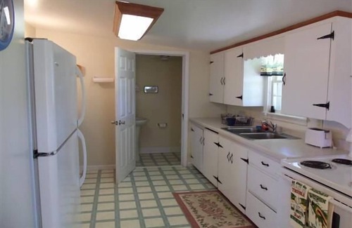 Huron House | House #134 cozy 4 bedroom family house with great views.