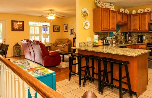 Leesburg House | House #14 Pelican Sunrise (no pets) Lake View