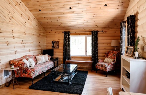 Ottawa Division House | House ∙ 2 bedrooms ∙ 4 guests