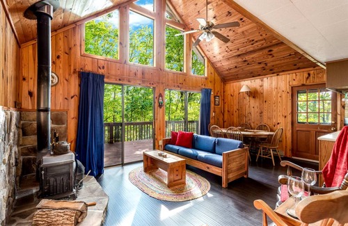 Berkeley Springs House | House ∙ 3 bedrooms ∙ 6 guests