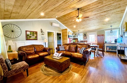 Dripping Springs House | House ∙ 3 bedrooms ∙ 10 guests
