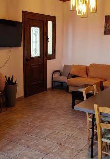 Politiko House | House ∙ 3 bedrooms ∙ 5 guests