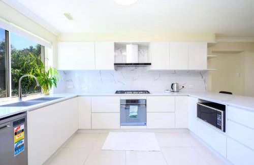 Helensvale House | House ∙ 4 bedrooms ∙ 8 guests