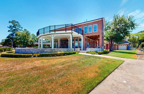 Walden on Lake Conroe House | House ∙ 4 bedrooms ∙ 15 guests