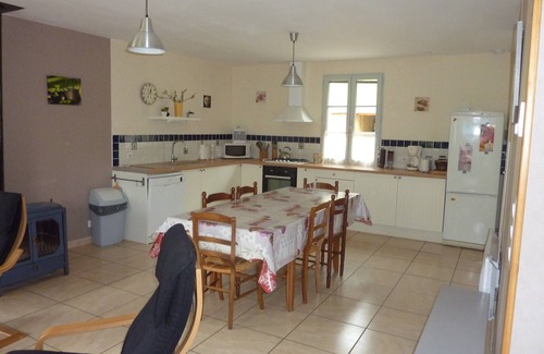 Chastel-sur-Murat House | House 4 to 12 people spacious and pleasant.