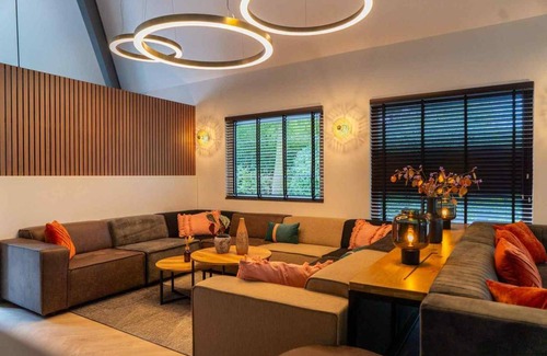 Oirschot House | House ∙ 9 bedrooms ∙ 18 guests