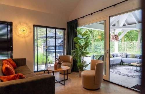 Oirschot House | House ∙ 9 bedrooms ∙ 18 guests