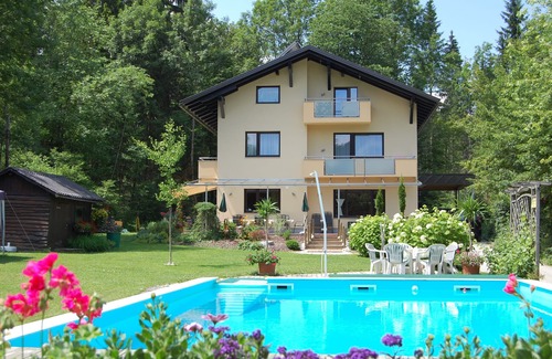 Finkenstein am Faaker See Apartment | House on the forest * Apartments with pool * Lawn * Child-friendly * Beach *