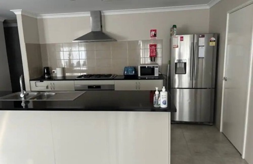 Ellenbrook House | House at the back of the Vines Golf Club in Swan Valley region.
