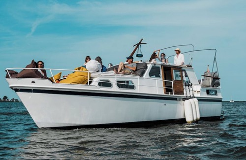 Uitdam Boat Rental | House Boat/Classic Yaght
