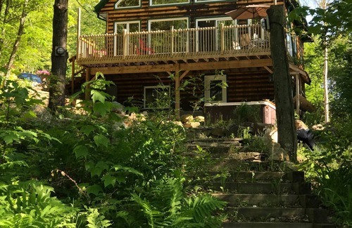 Grenville-sur-la-Rouge House | House