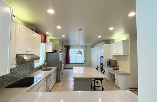 Castle Pines North House | House -Extend your stay to SAVE! Visit Gorgeous Castle Pines, CO- Great location