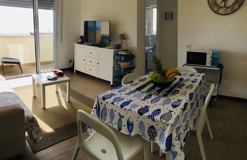 Passo Oscuro House | House facing the sea