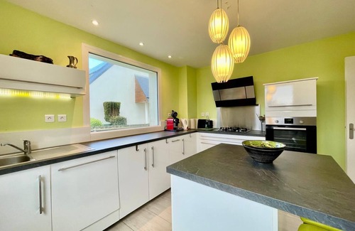 Henvic House | House-Family-Private Bathroom-Garden view