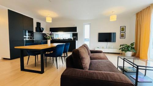 Vrakuna Apartment | House FLOW, 3 room, free 2 parking