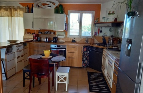 Entraigues-sur-la-Sorgue Villa | House/Villa - Entraigues sur sorgue ,near Avignon,with flowers and trees