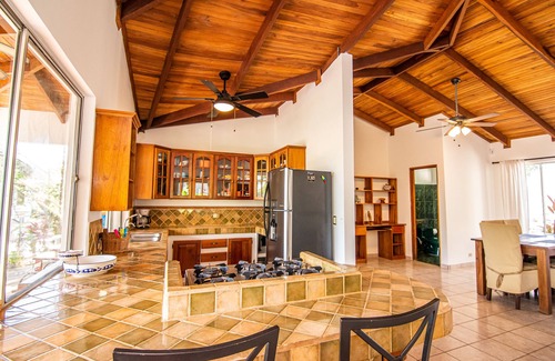Esterillos House | House + Guest House at 500 yards from the beach.