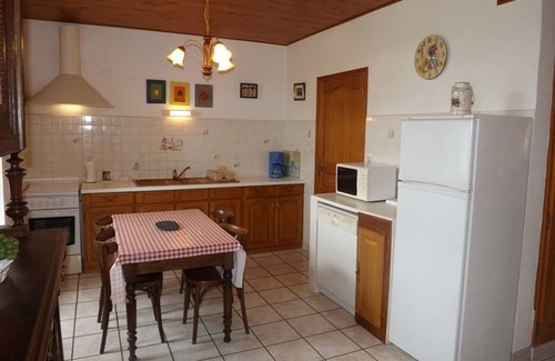 Drugeac Cottage | House in Drugeac with 4 bedrooms, garden and pets allowed