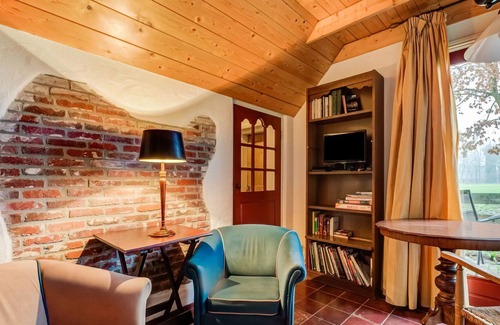 Municipality of Enschede Apartment | House in former 'bakspieker' in rural location near Enschede