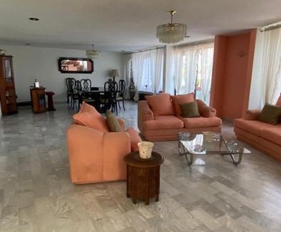 Tlalnepantla de Baz House | House in Golf Club, an oasis near the city