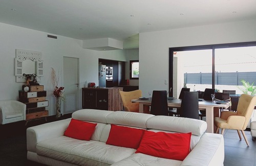 Margaux-Cantenac House | House in Margaux with Saltwater Pool & Vineyards