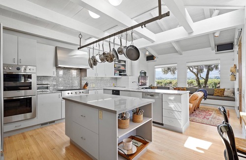 Napa Valley House | House in Oakville, CA with Lap Pool, Outdoor Entertaining Space & Tennis Court