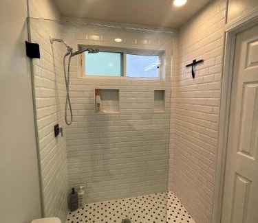 North Redondo House | House in Redondo Beach 2 bedroom 1 bath
