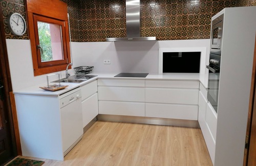 La Baronia de Rialb Cottage | House in the middle of nature with pool and garden. Pet friendly!