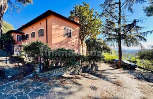 Lake Garda House | house in the archaeological area