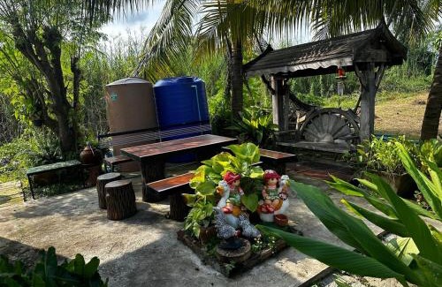 Wat Phrik House | House in the garden
