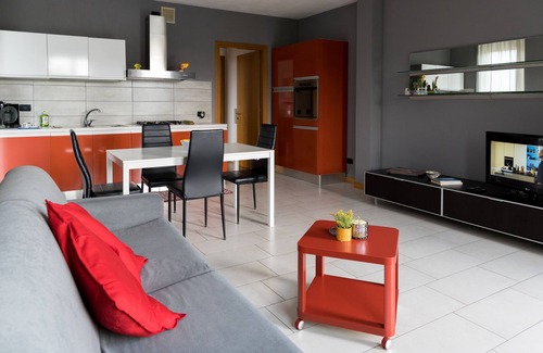 Portese Apartment | House in the Olive Trees-For a relaxing vacation at the lake.