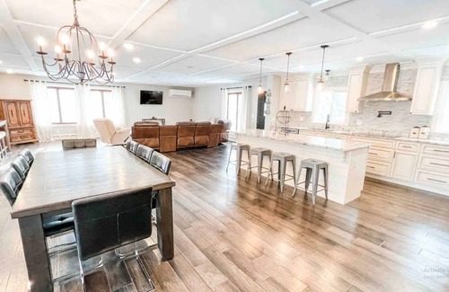 Lake Elmo House | House in the Woods - relax or entertain in remodeled open floor plan