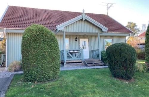 Trangsund Villa | House in Trångsund, 15 min south of Stockholm, free parking,