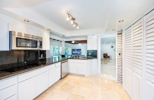 Miami Springs House | House - Miami pool house, near Miami Int Airport and attractions.
