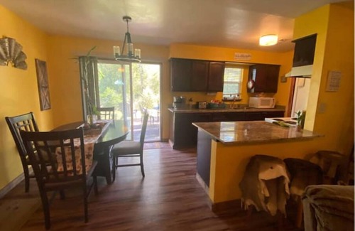 Burton House | House minutes from the lake