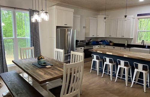 Burkesville House | House near Dale Hollow Lake/State Park